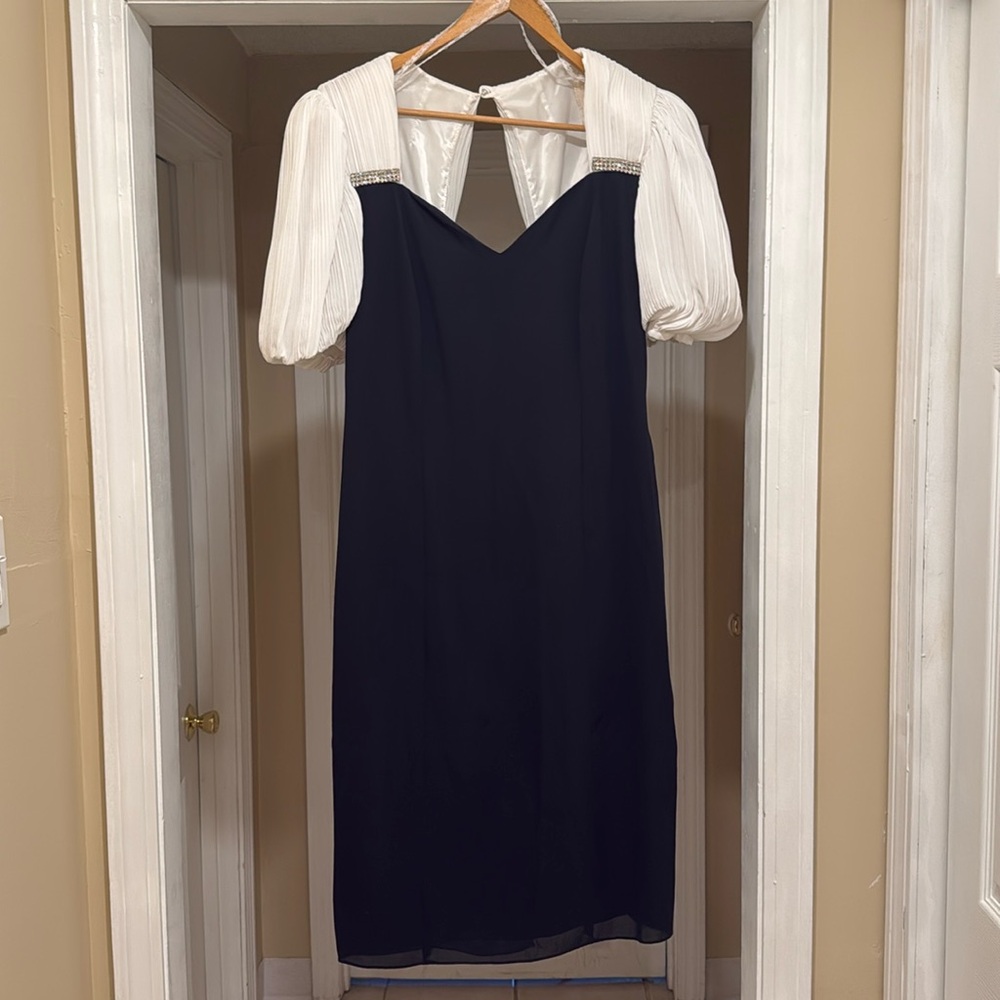 Beautiful formal/semi-formal dress. Size 12. Slimming. Navy with white.